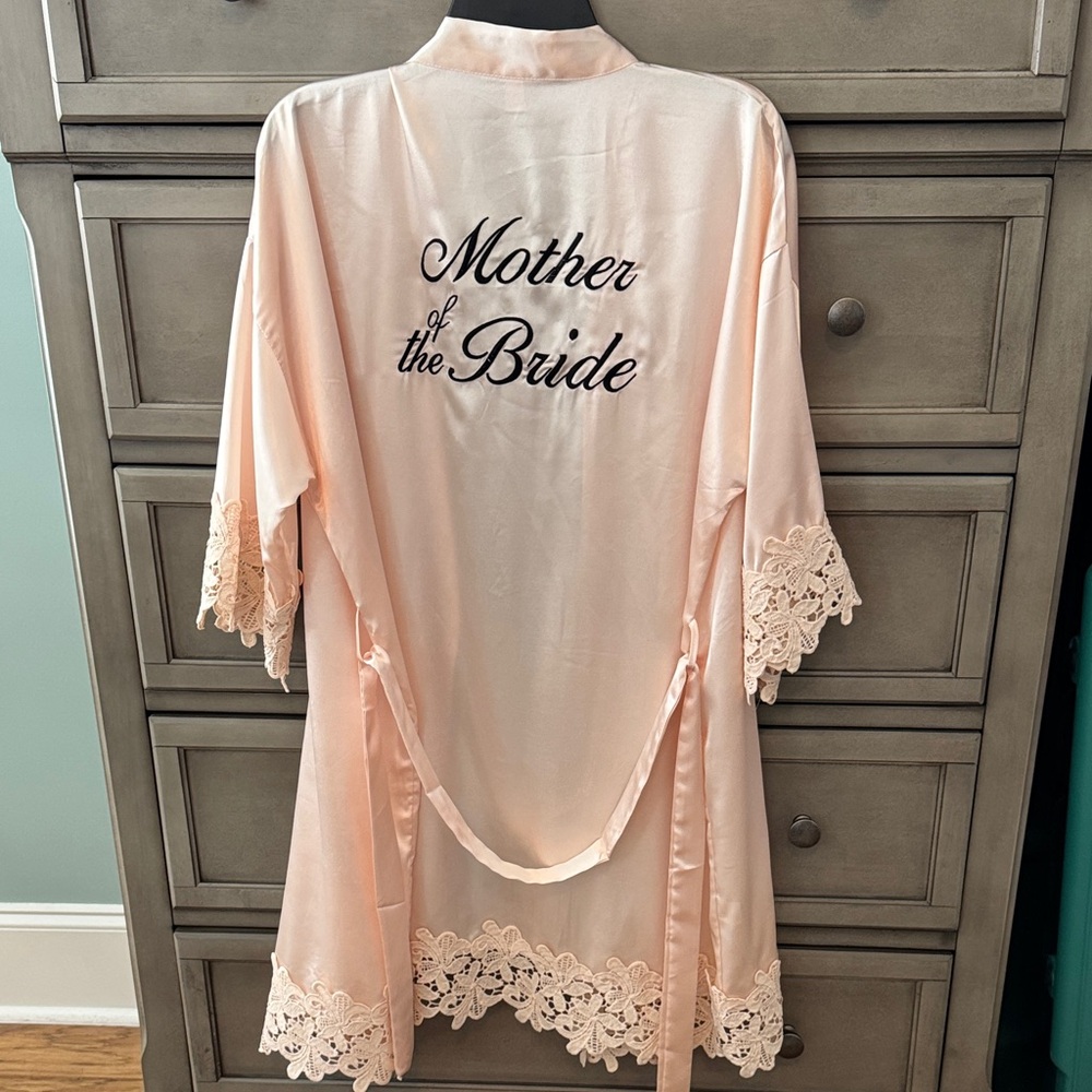 Elegant Pink Lace Trim Robe